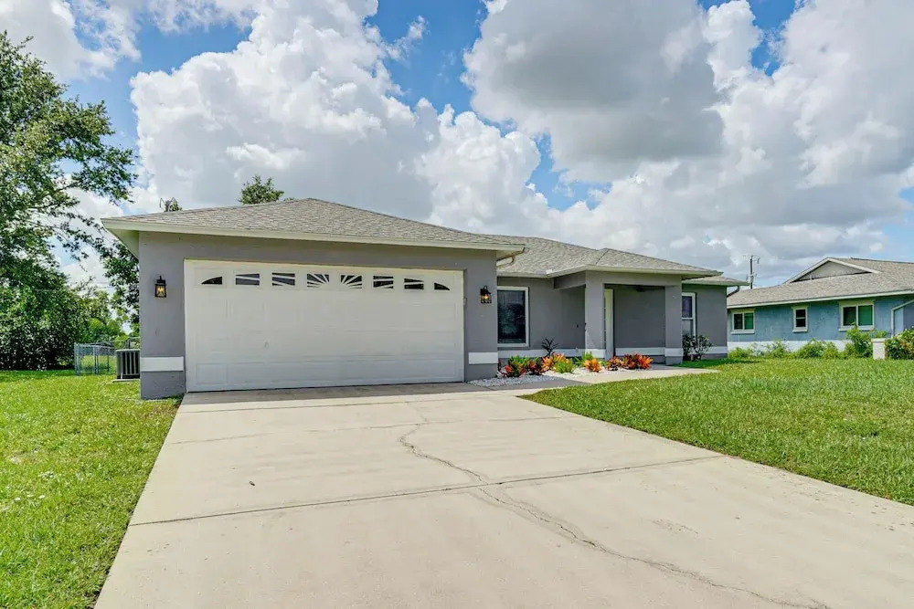 Quiet Neighborhood! Poolside Oasis in Cape Coral