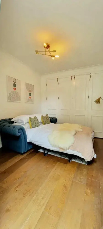 Stylish 3 Bedroom Townhouse in Brockley With Large Garden