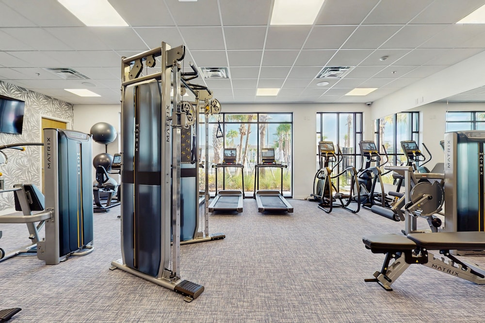 Contemporary Townhouse w/ Private Pool and Resort Amenities, Near Attractions