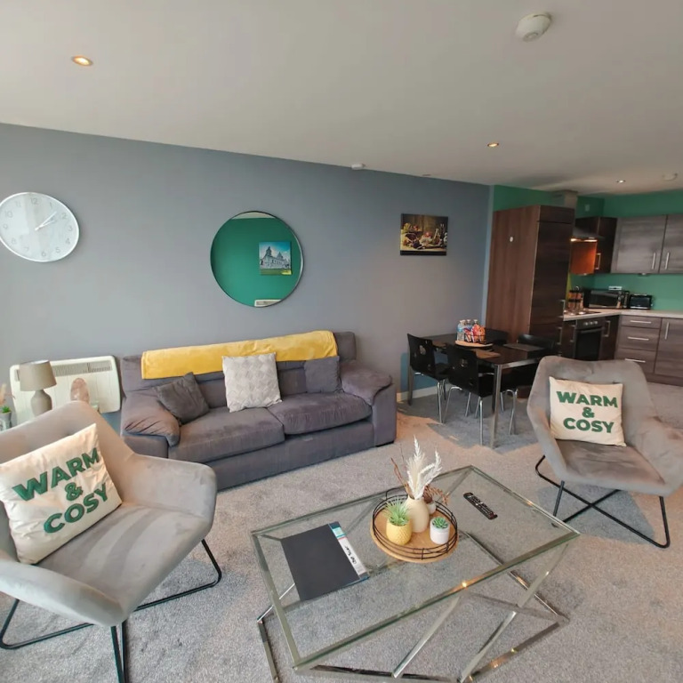 2BR Stunning City Centre Apt