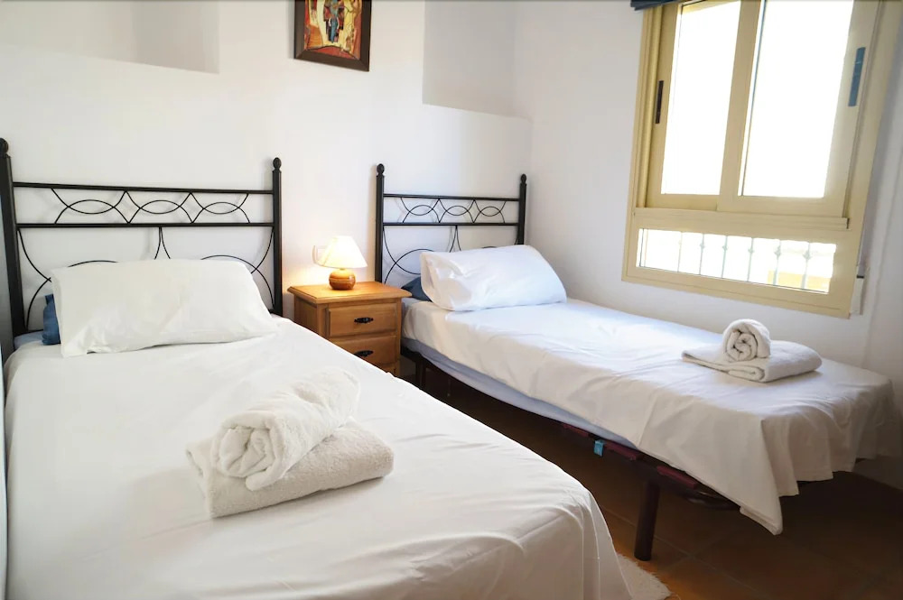 La Alcazaba - 3 bed apt With Communal Pool