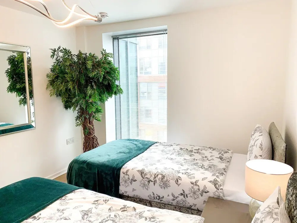 5 Bedroom 3 Bathroom Penthouse Apartment