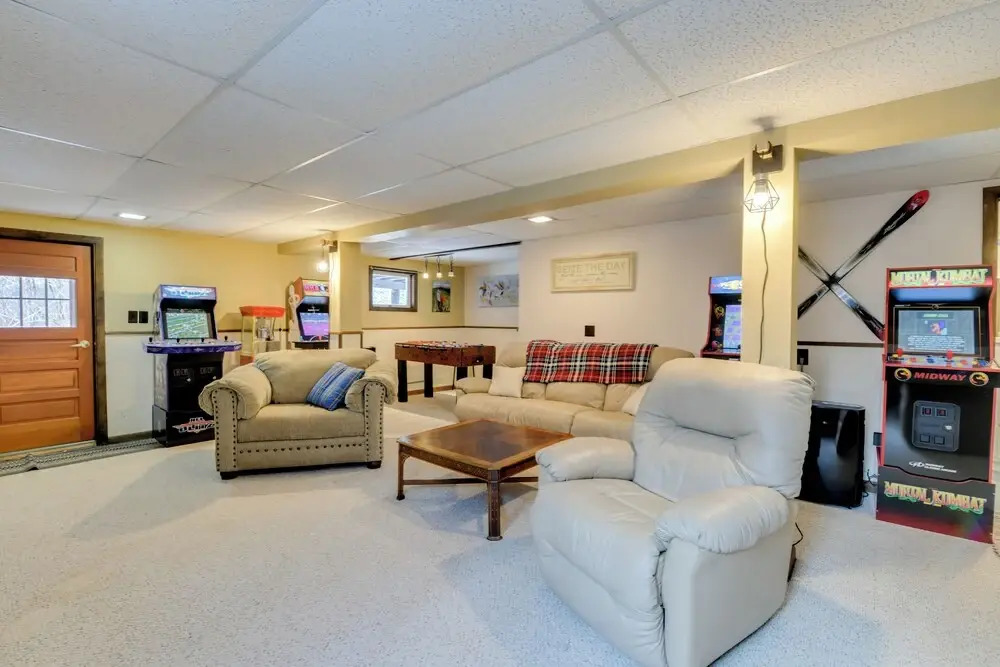 Pet-friendly Home w/ Deck: 4 Mi to Jay Peak Resort