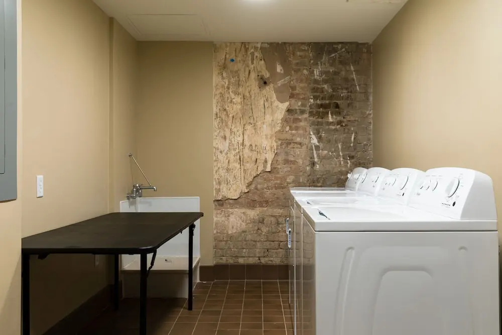 HI New Orleans Hostel