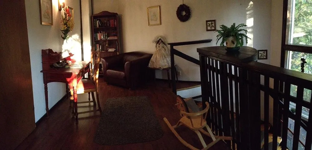 Cronins Guesthouse Bed & Breakfast