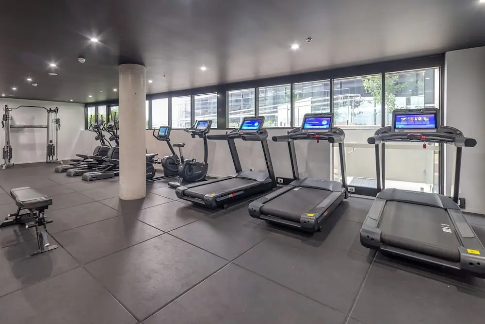 Lovely Sunny 2-bedroom Apartment With Pool and Gym
