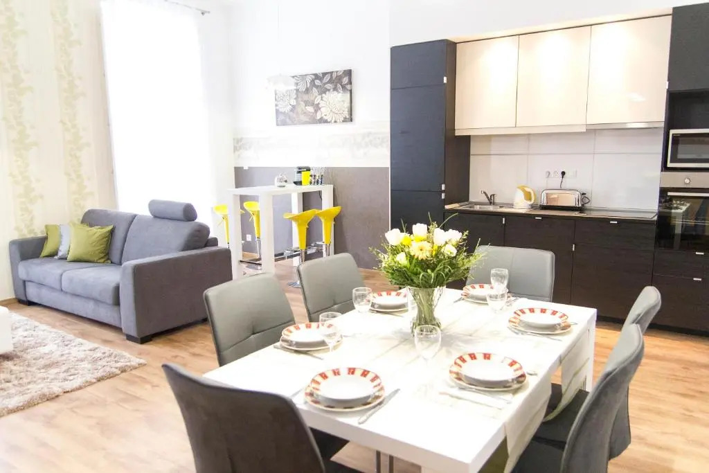Luxury 2br Apt by the Synagogue