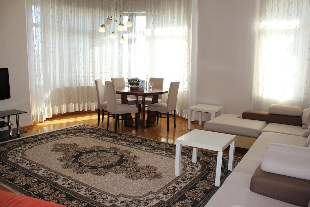Apartment on Zivarbay Ahmadbayov 10