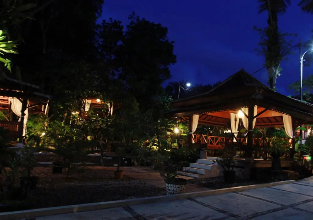 Green Tropical Village Hotel & Resort
