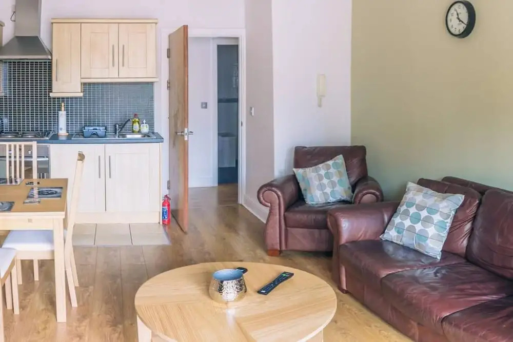 2 Bedroom Apartment Near City Centre