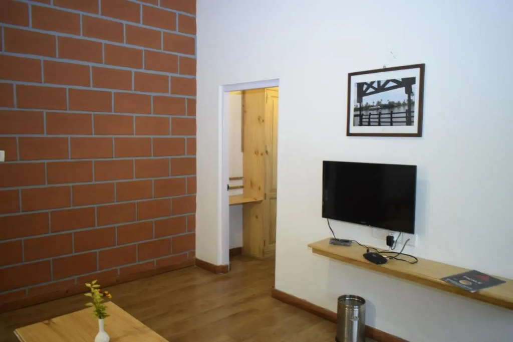 Altius Nest Hotel