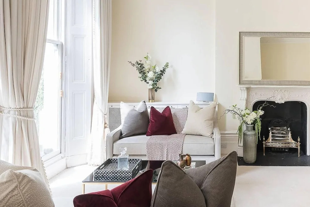 Huge, Regal 2BR Apartment Right next to Harrods!