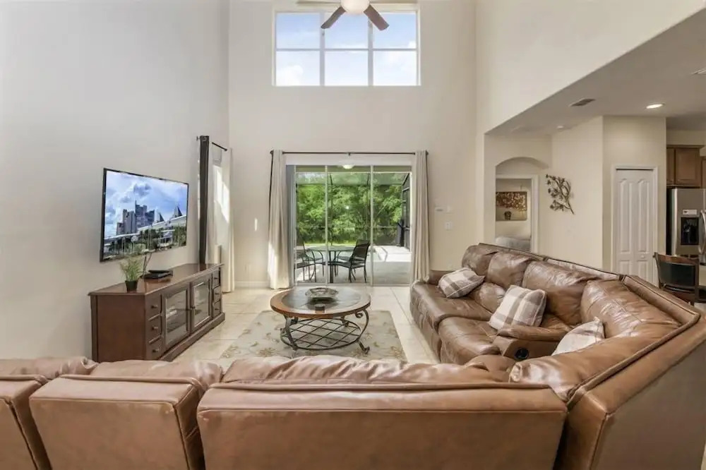 Contemporary 5 Bed 5 Bath Single Family With Upgrades