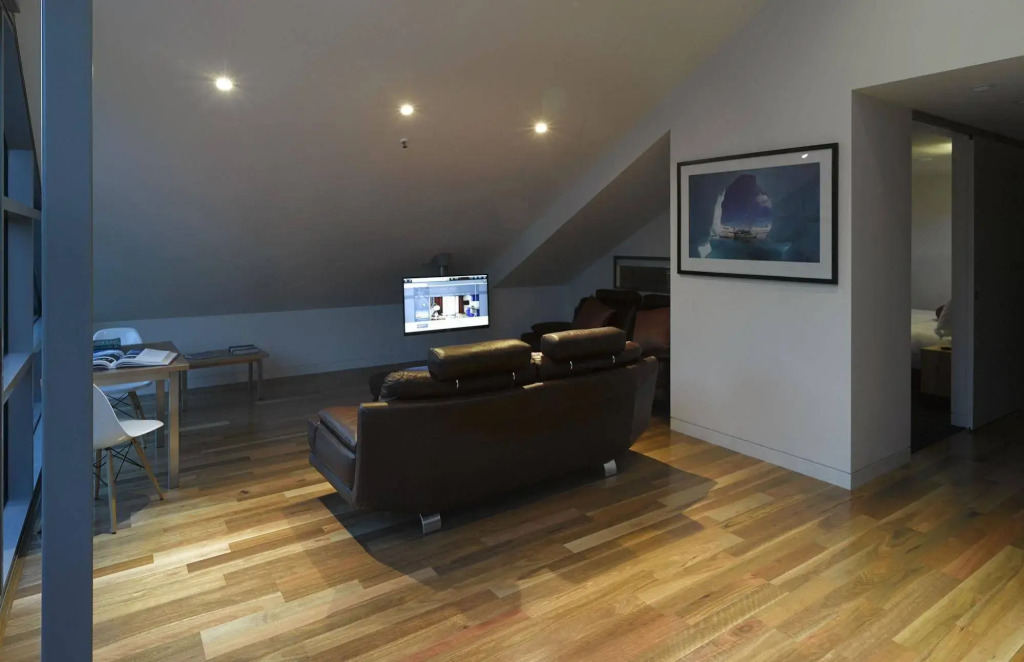 Salamanca Wharf Hotel