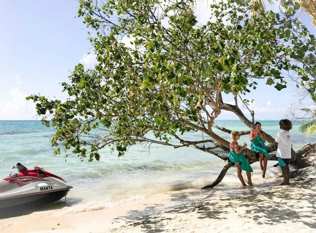 Veli Vilaa Dhiffushi - Beachfront
