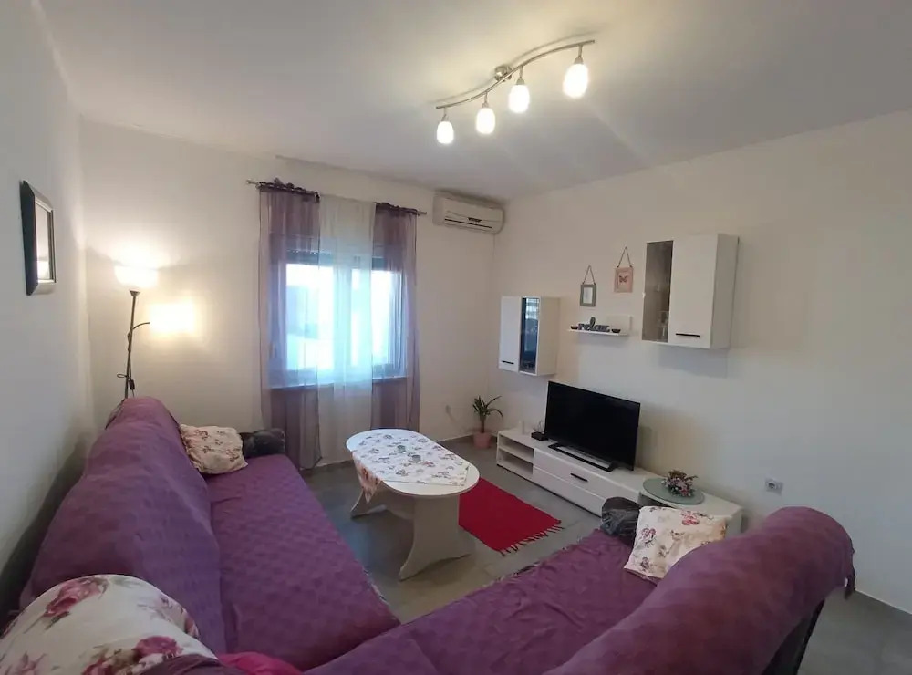 Spacious Kastela Apartment With Balcony and Mountain Views Near the Sea