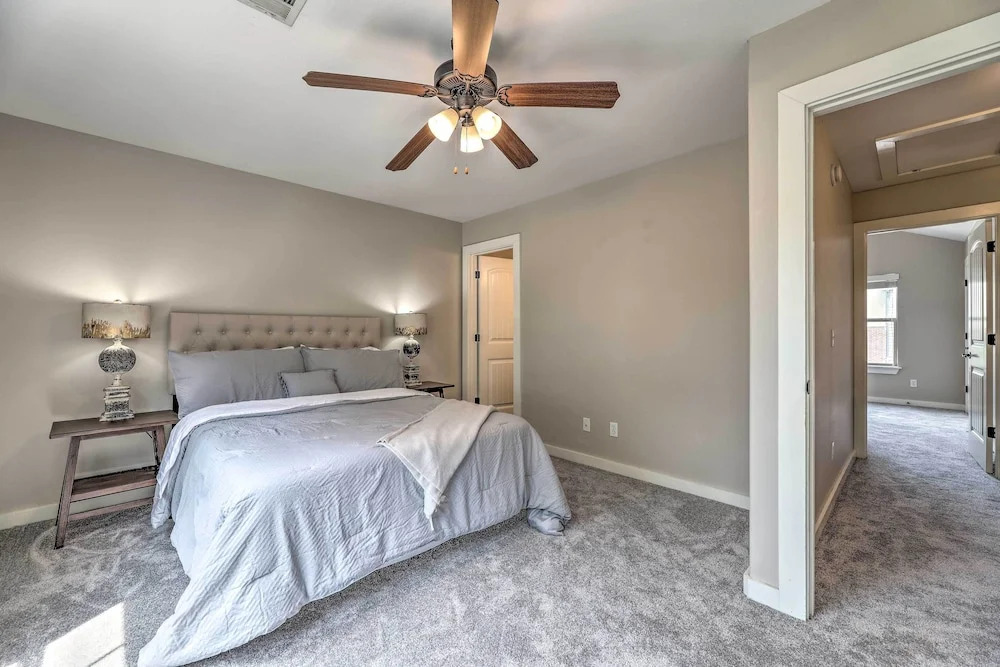 Charming Springdale Townhome ~ 5 Mi to Dtwn!