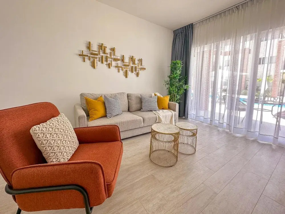Beautiful 1 Bedroom in Great Location
