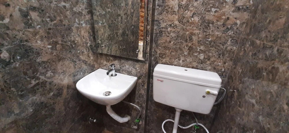 Luxury Flat in Foreigner Areof Lajpat Nagar With Fully Equipped Kitch