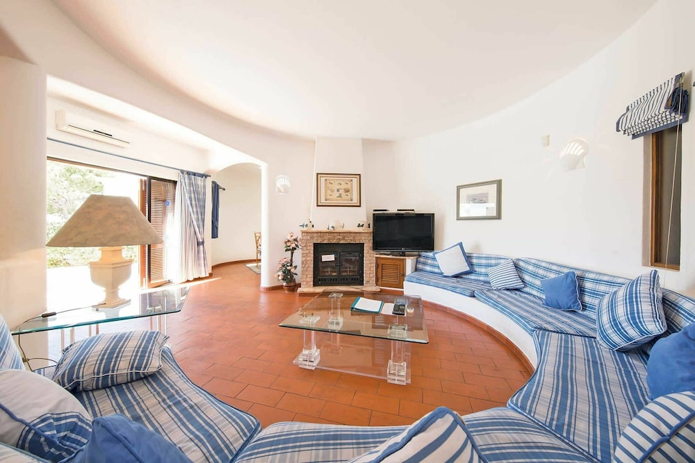 Modern Holiday Home in Quarteira With Swimming Pool