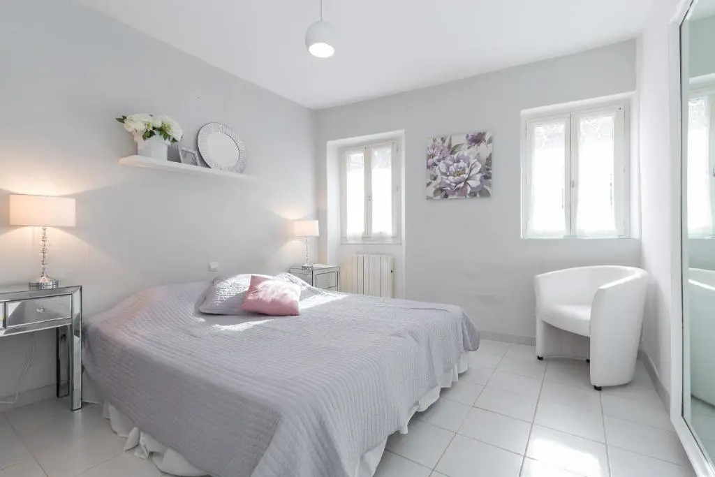A Lovely Split Level Townhouse in the Heart of Cannes Next to the Marche Forville and the Palais - 1749