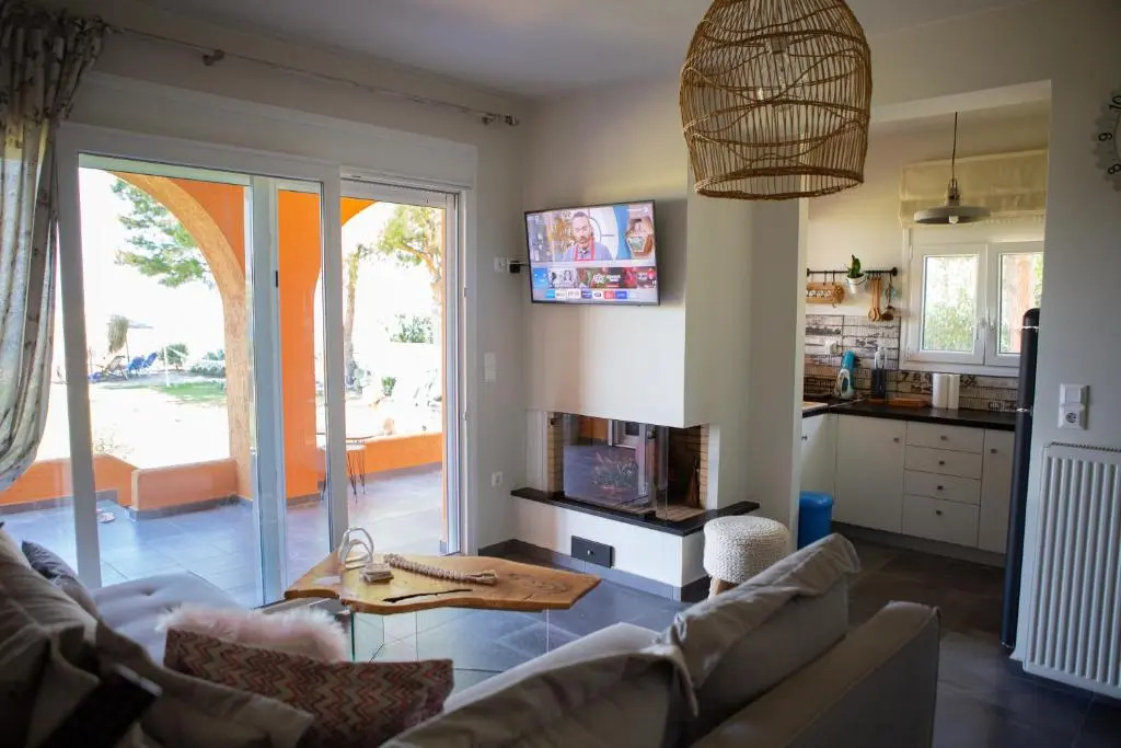 Pampas Seafront villa, 6 bedrooms, North Evvoia