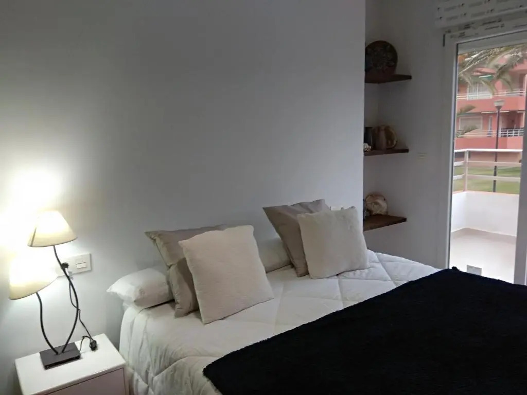Apartamento a 150 metros del Mar, parking y Wifi