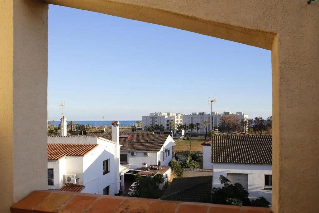 AT040 Casa con piscina comunitaria a 10 min de la playa natural Els Muntanyans