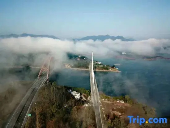 Huangshan Taiping Lake Qihu Homestay