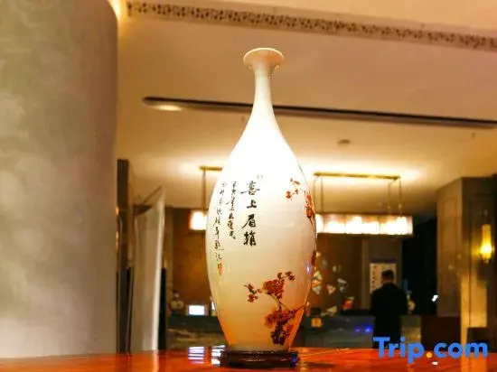 Huaqiao Hotel