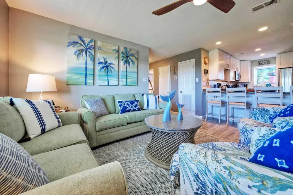 2 Condos Beach Access, 2 Pools, Pickleball & Tennis Island Retreat Complex