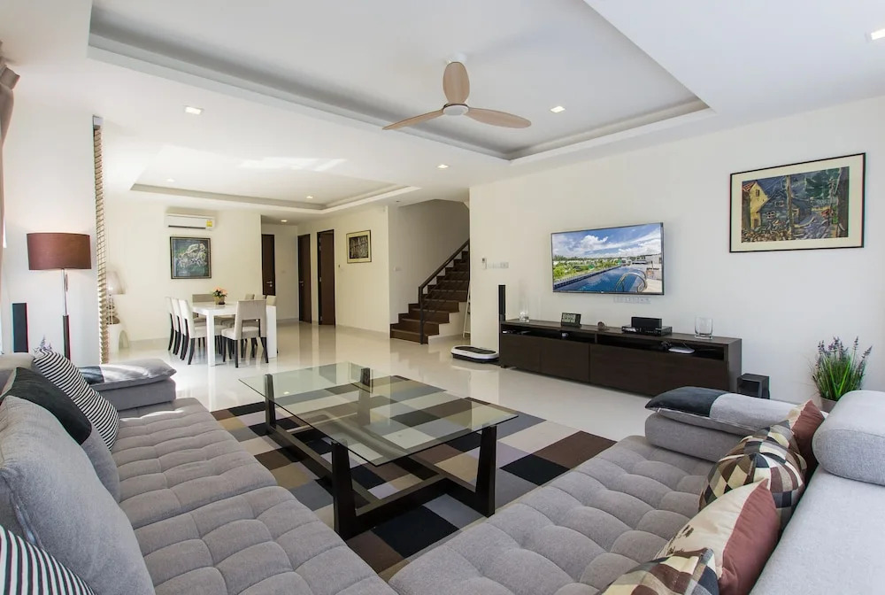 4 Bdr Villa with Cinema in Laguna 800m to Beach