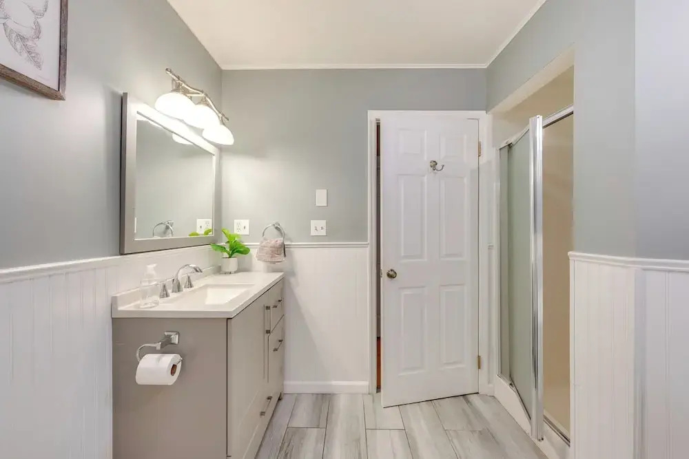Near Skiing & Lakes: Contemporary Poconos Townhome