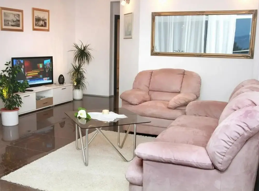 Okrug Gornji Luxurious Escape Villa with Pool