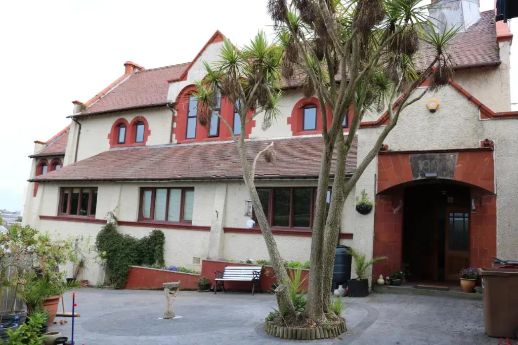 Victoria House