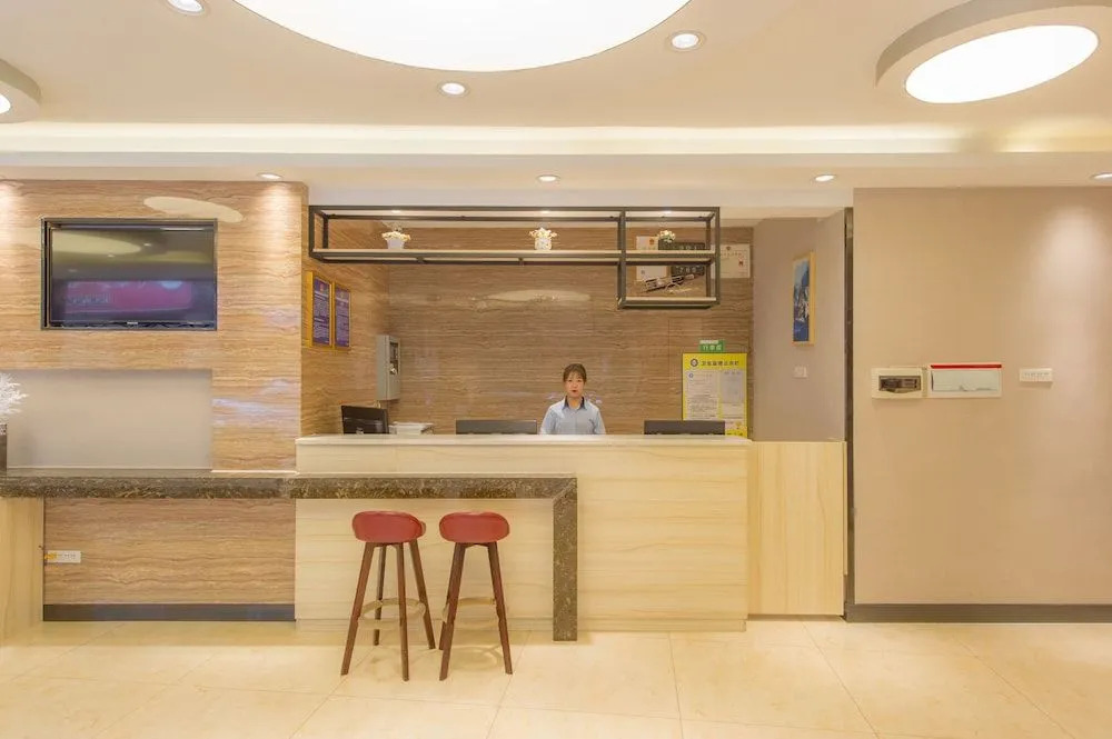 Qingpishu Hotel （Guilin West City Road,Walking street ）