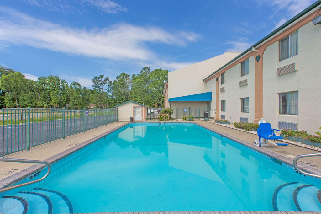 Econo Lodge Cherry Point