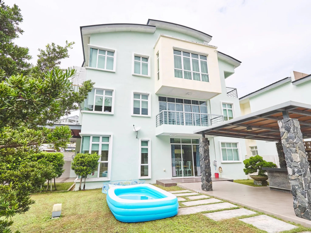 Shamrock Beach Villas Batu Ferringhi Penang