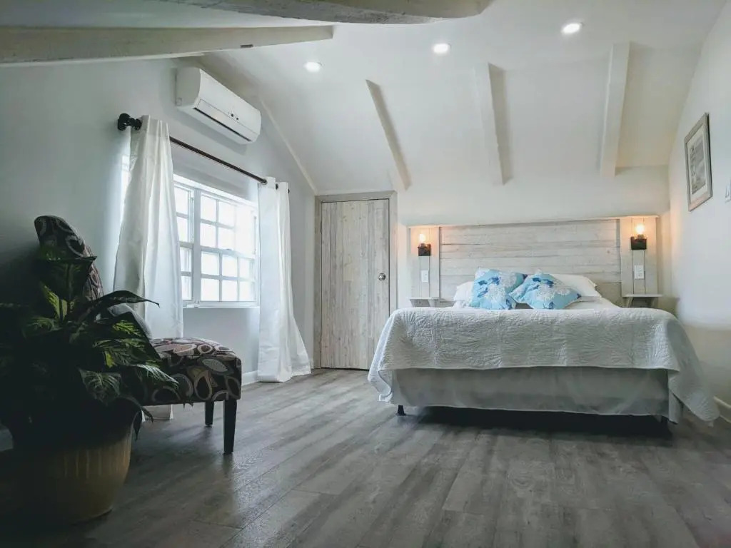 Waters Edge Villa - Oceanfront with Private Pool