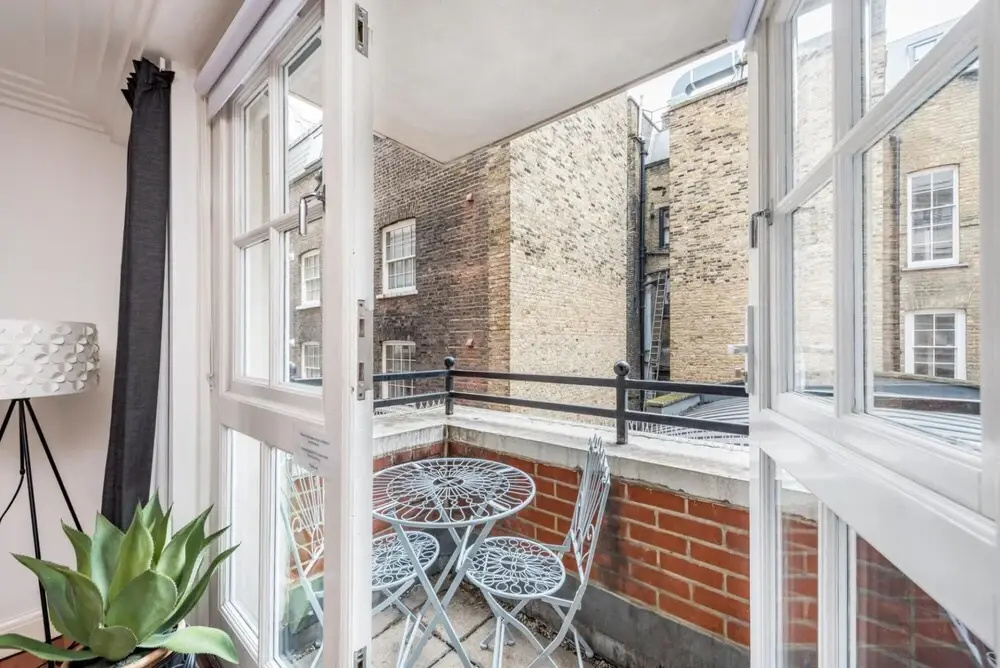 2-bedroom Spacious Apartment in the Heart of Covent Garden, London