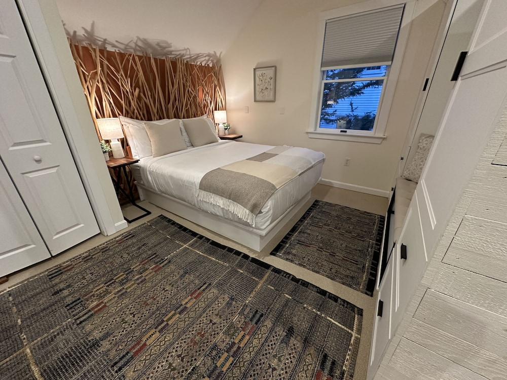 12 Goodwin Unit 2 1 Bedroom Apts