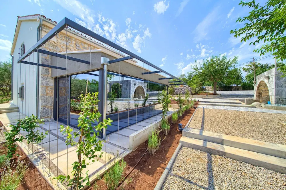 Luxury Jerini Barn