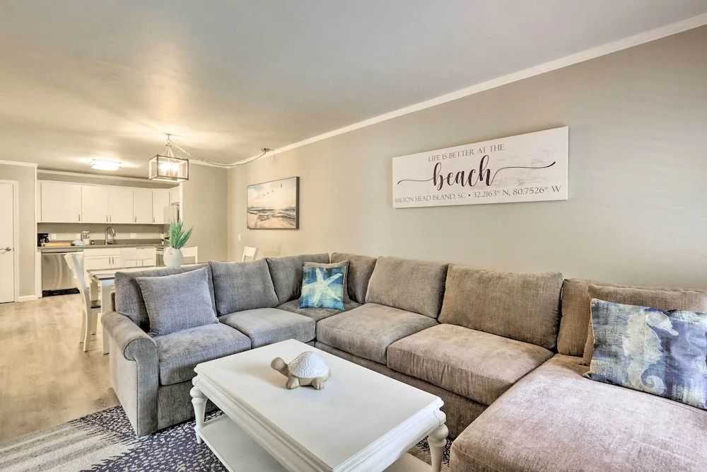Hilton Head Island Condo w/ Beach Supplies + Pool!
