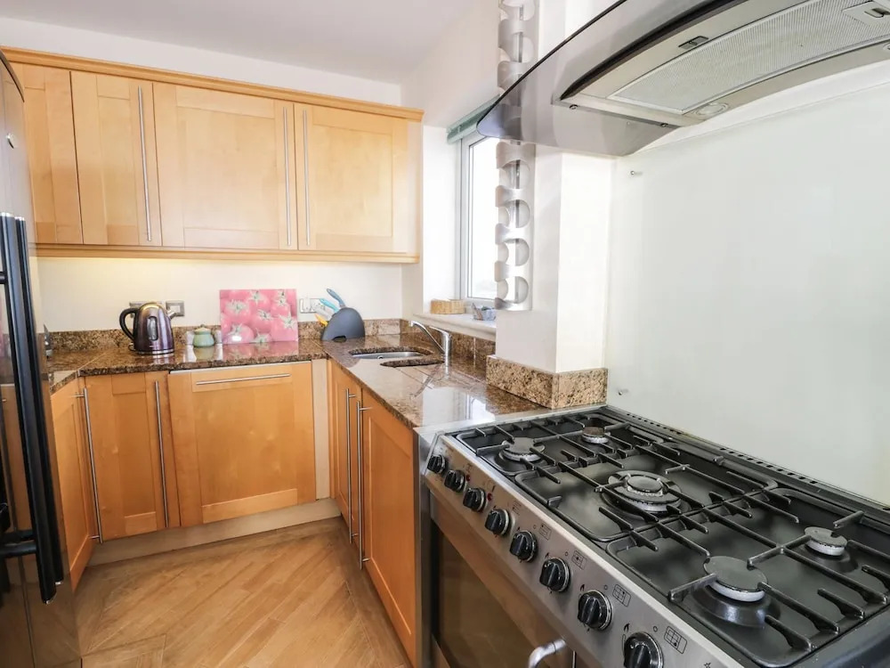 Penthouse 18, West End Point
