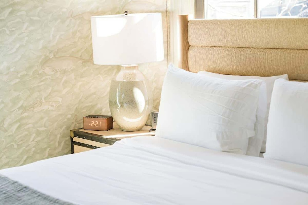 The Whale Suite Historic Coastal Luxury Newport