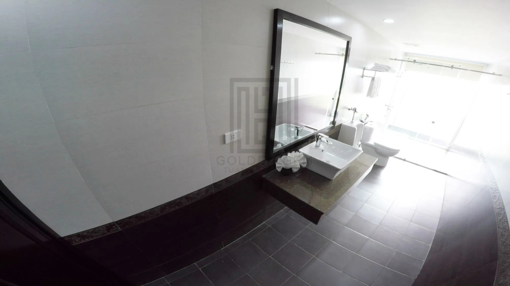 Golden Gem Tuan Chau Hotel