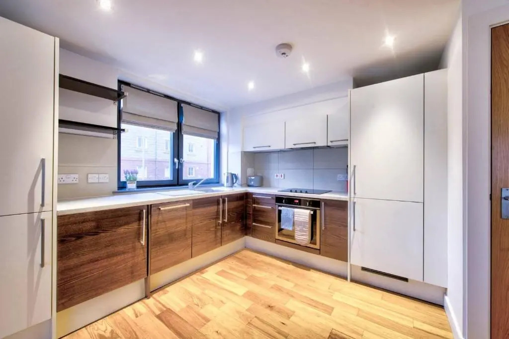 ALTIDO Stylish and Spacious 1bed home, short walk from the center