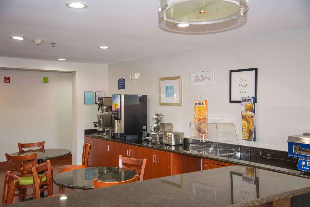 Microtel Inn & Suites by Wyndham Daphne