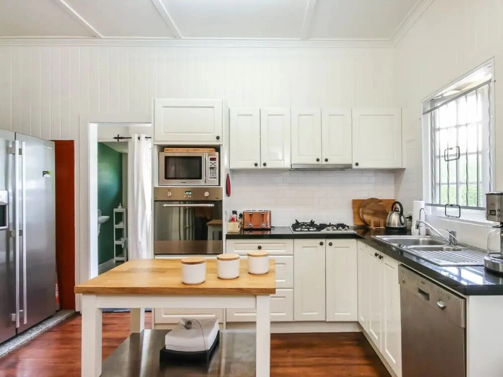 Quiet 3 Bedroom House in Albion With Parking