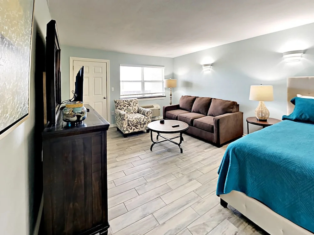 145 Sea Breeze 1 Bedroom 1 Bathroom Condo